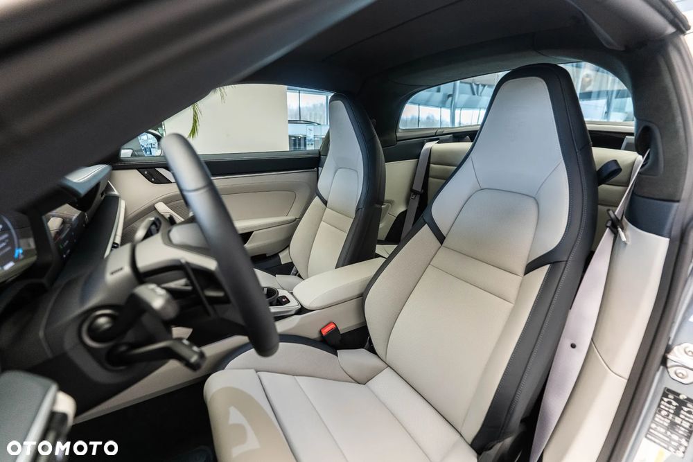 Porsche 911 Targa 4 GTS - 10