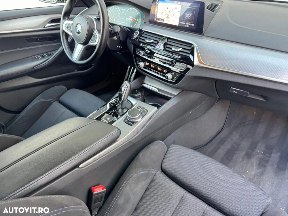 BMW Seria 5 530d xDrive AT - 9