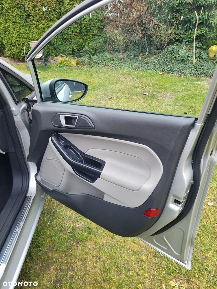 Ford Fiesta 1.6 TDCi SYNC Edition - 24