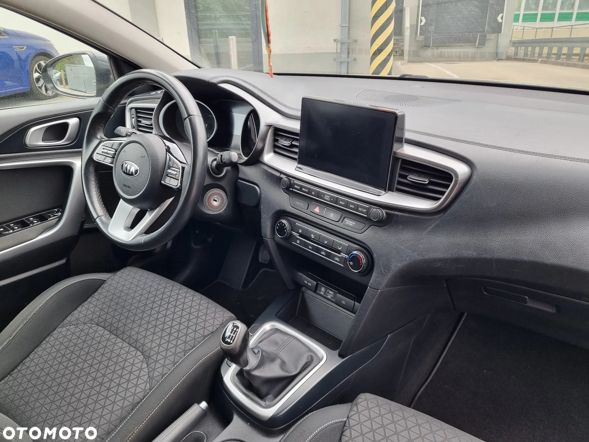 Kia Ceed - 10