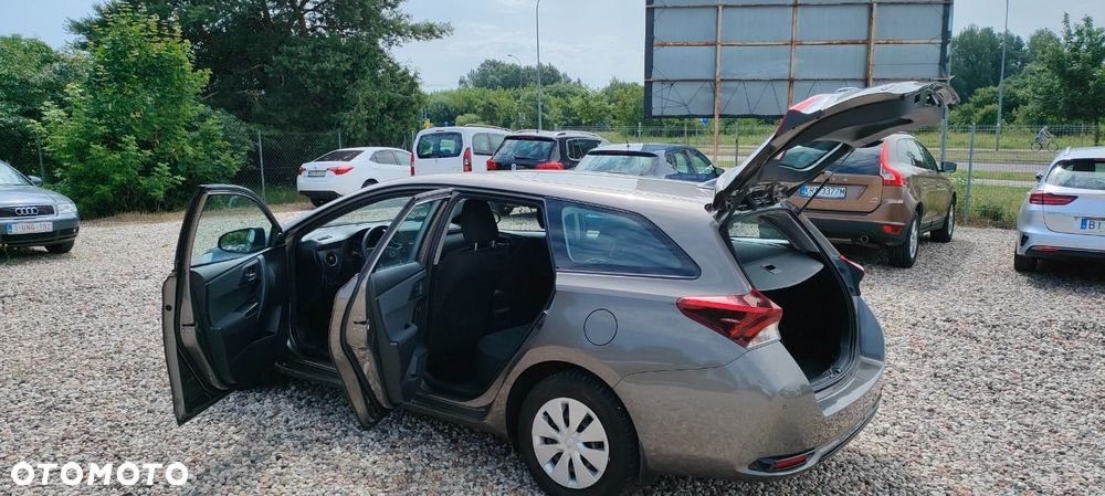Toyota Auris - 10