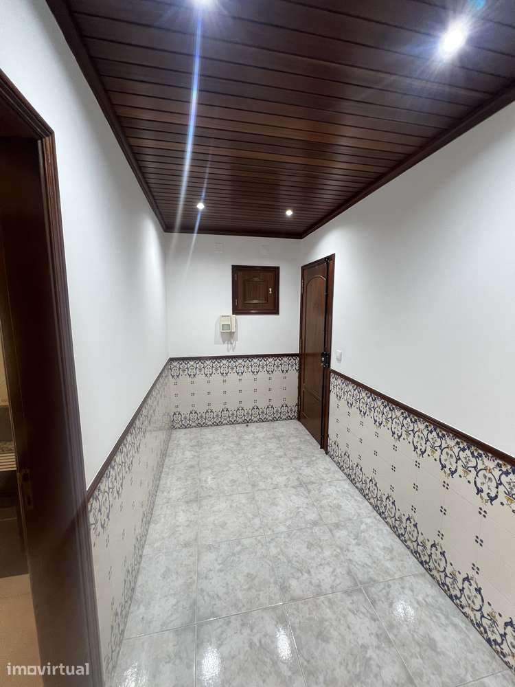 Excelente T2 com varanda e elevador em São Marcos - Grande imagem: 2/17