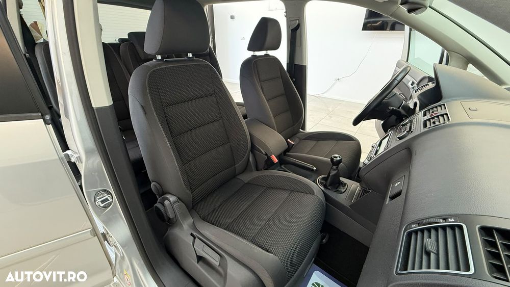 Volkswagen Touran - 9