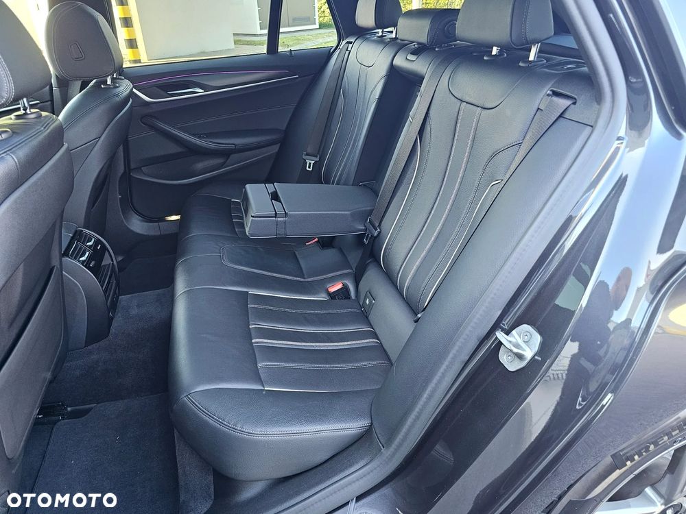 BMW Seria 5 520d xDrive M Sport Edition - 16