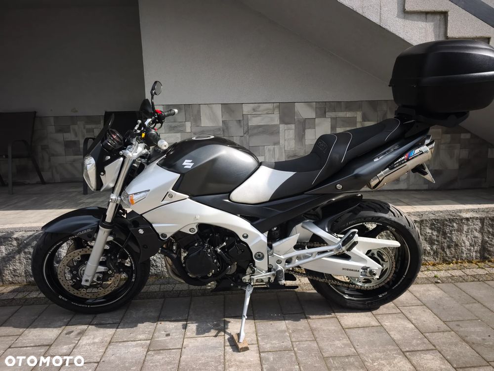 Suzuki GSR - 2