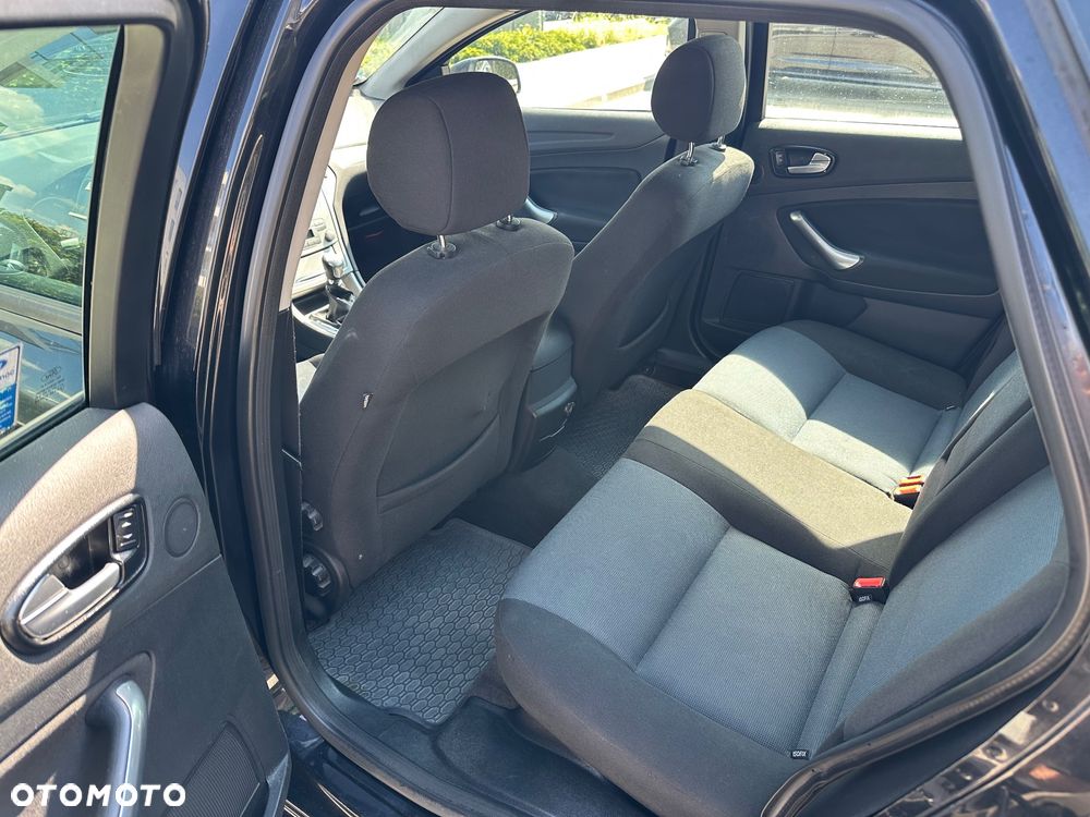 Ford Mondeo 1.8 TDCi Ambiente - 13