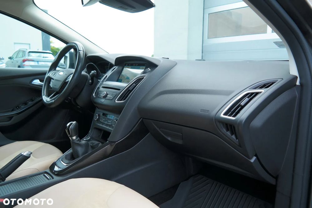 Ford Focus 1.6 FF Titanium - 10