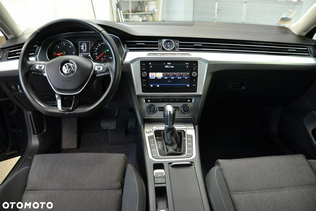 Volkswagen Passat - 10