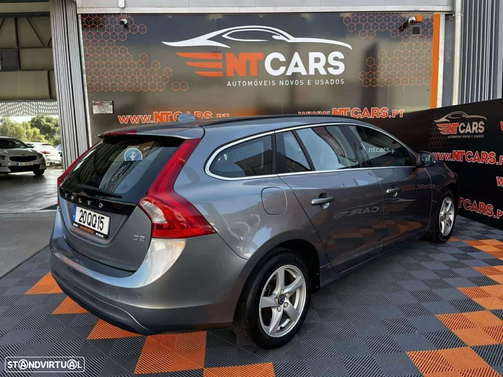 Volvo V60 2.0 D2 Momentum Drive - 2
