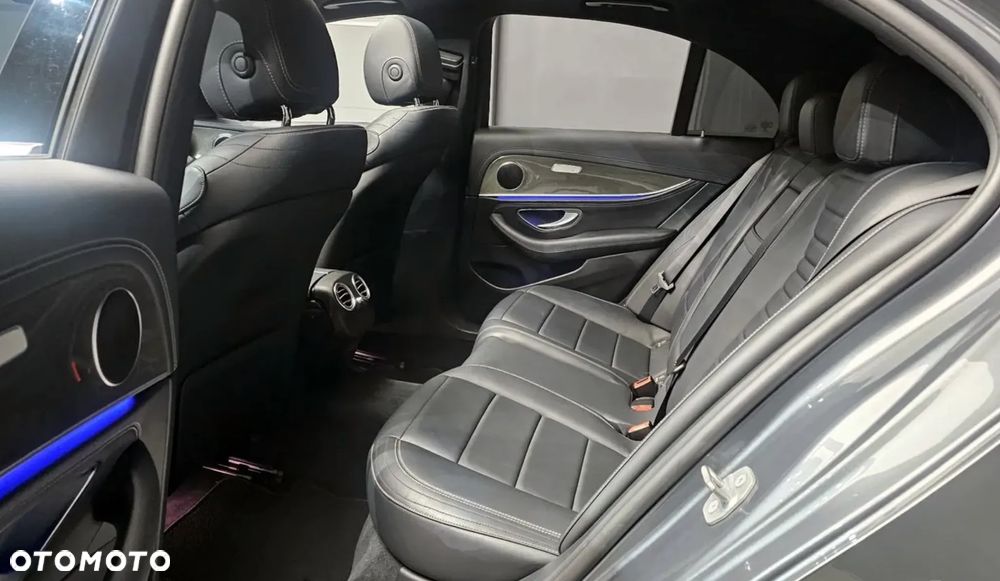 Mercedes-Benz Klasa E 300 9G-TRONIC AMG Line - 16