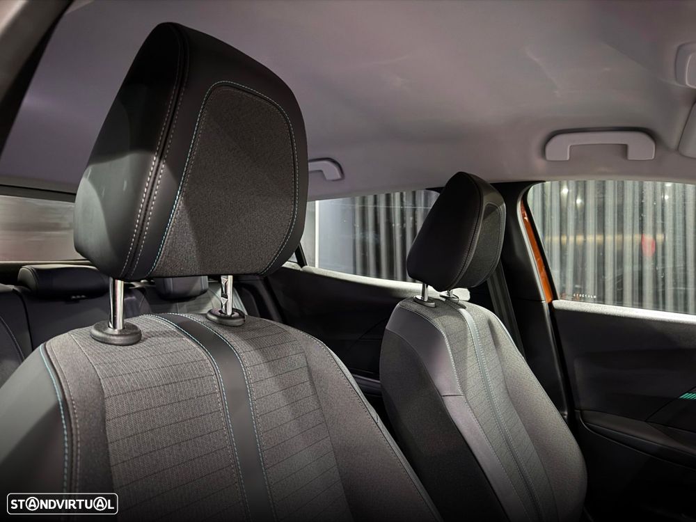 Peugeot 2008 1.2 PureTech Allure EAT8 - 37