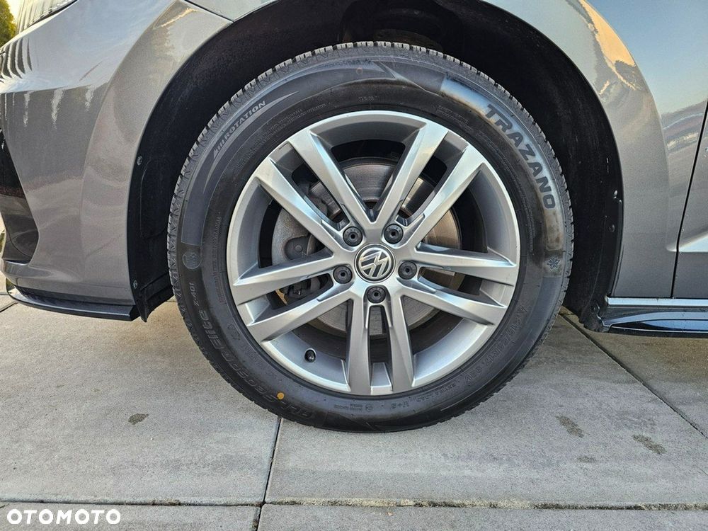 Volkswagen Touran - 11