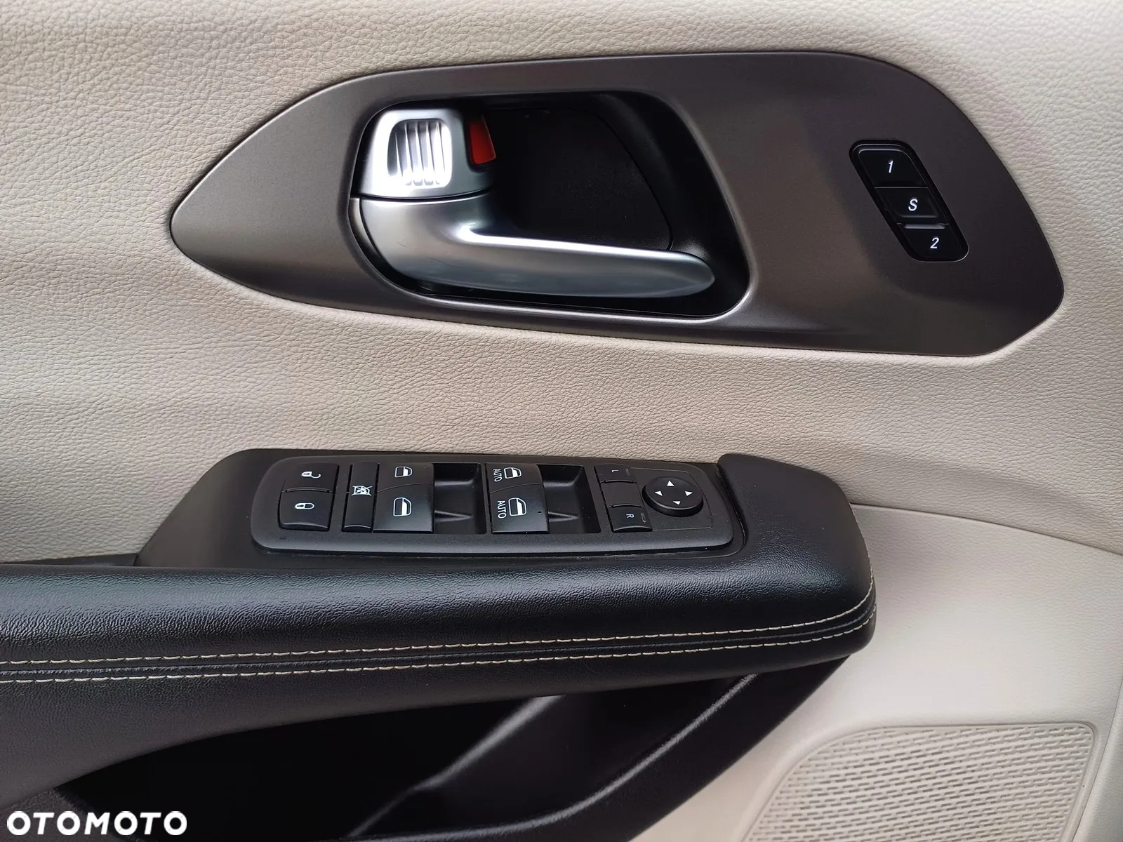 Chrysler Pacifica - 10