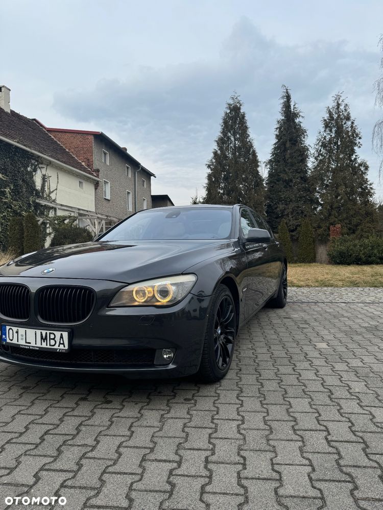 BMW Seria 7 740i - 1