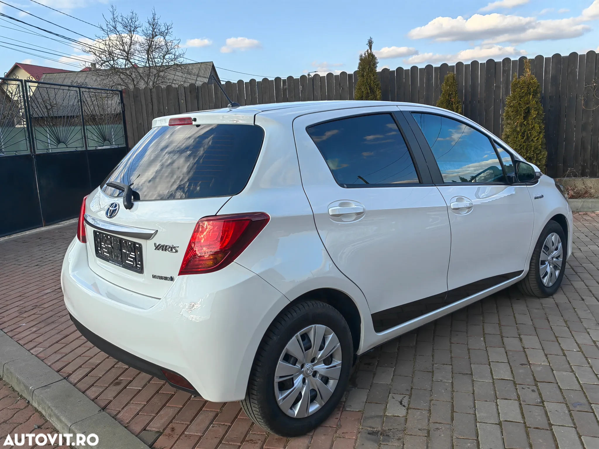 Toyota Yaris Hybrid 1.5 VVT-i Premiere Edition - 8