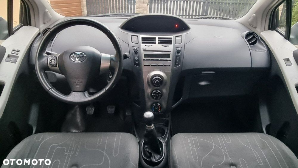 Toyota Yaris - 13