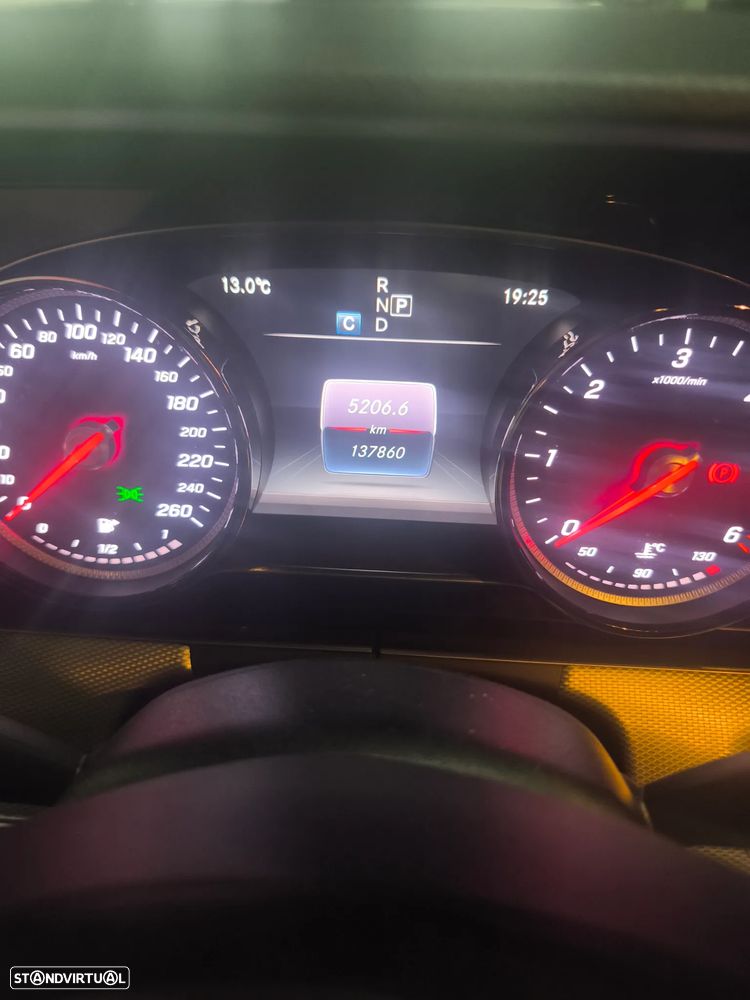 Mercedes-Benz E 220 d Exclusive Line - 12