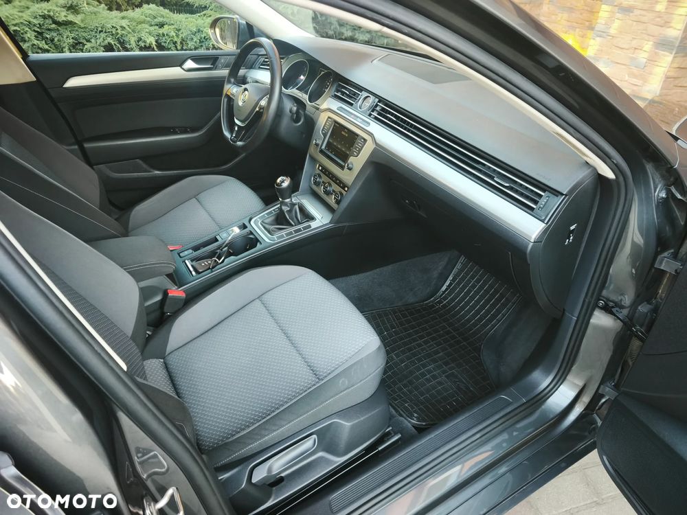 Volkswagen Passat 2.0 TDI SCR Business - 18