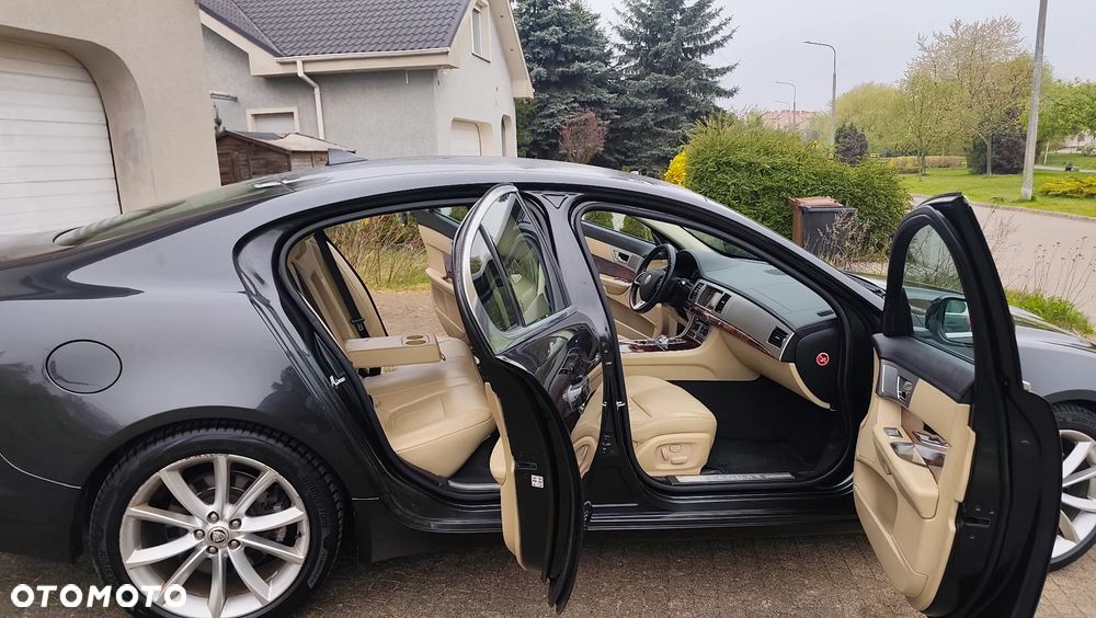 Jaguar XF 3.0 V6 Kompressor AWD - 39