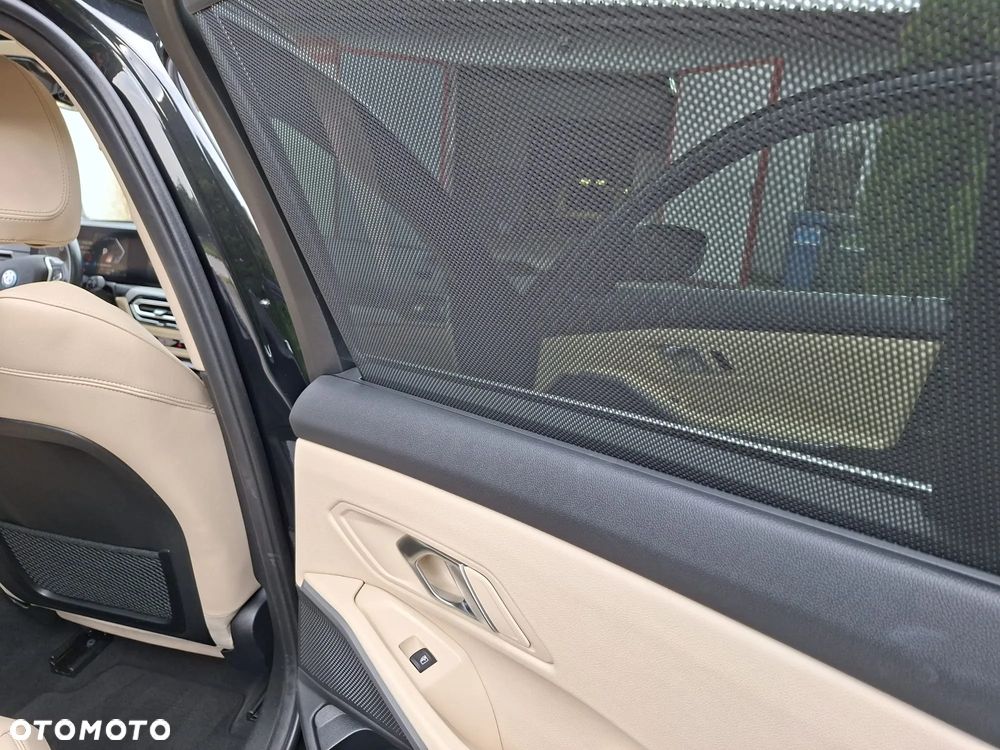 BMW Seria 3 320e PHEV xDrive - 19