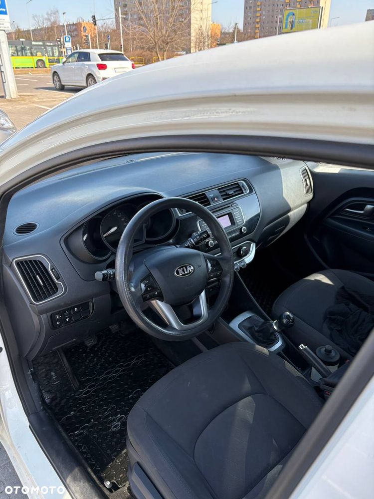 Kia Rio 1.2 L - 4