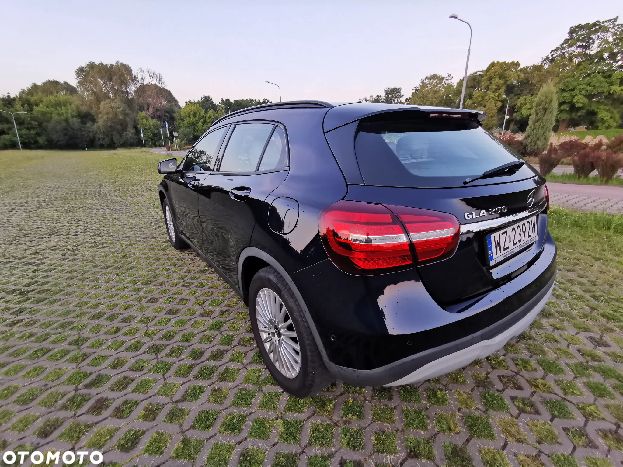 Mercedes-Benz GLA 200 7G-DCT - 12