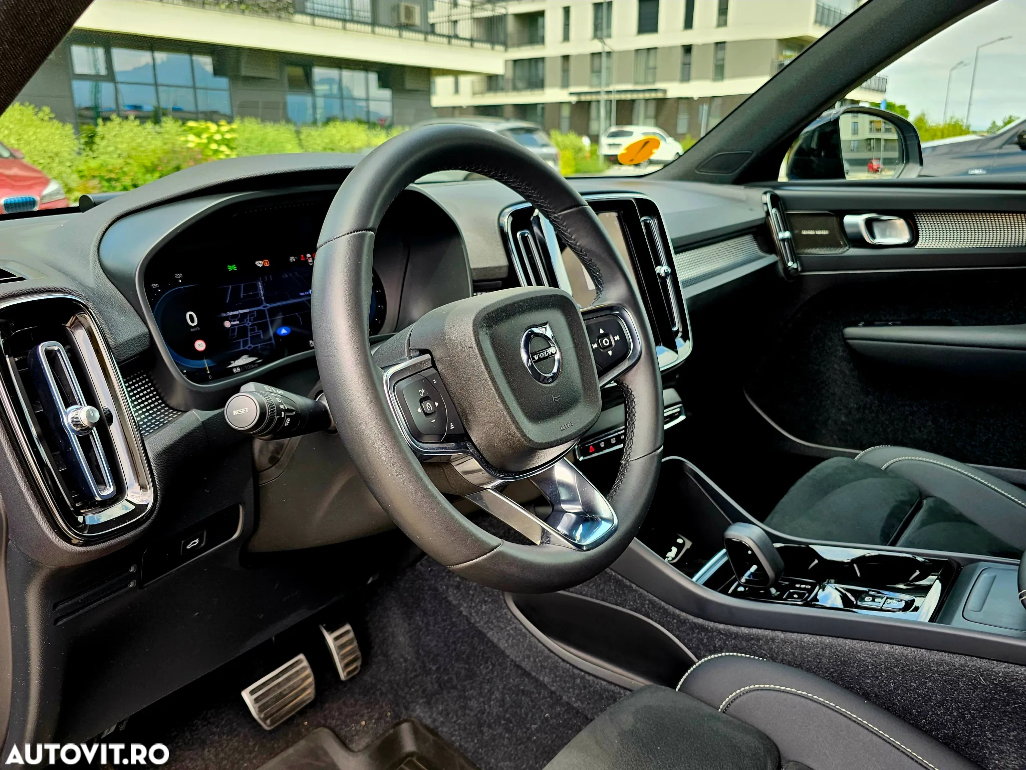 Volvo XC 40 B4 AT8 AWD Mild Hybrid R-Design - 18