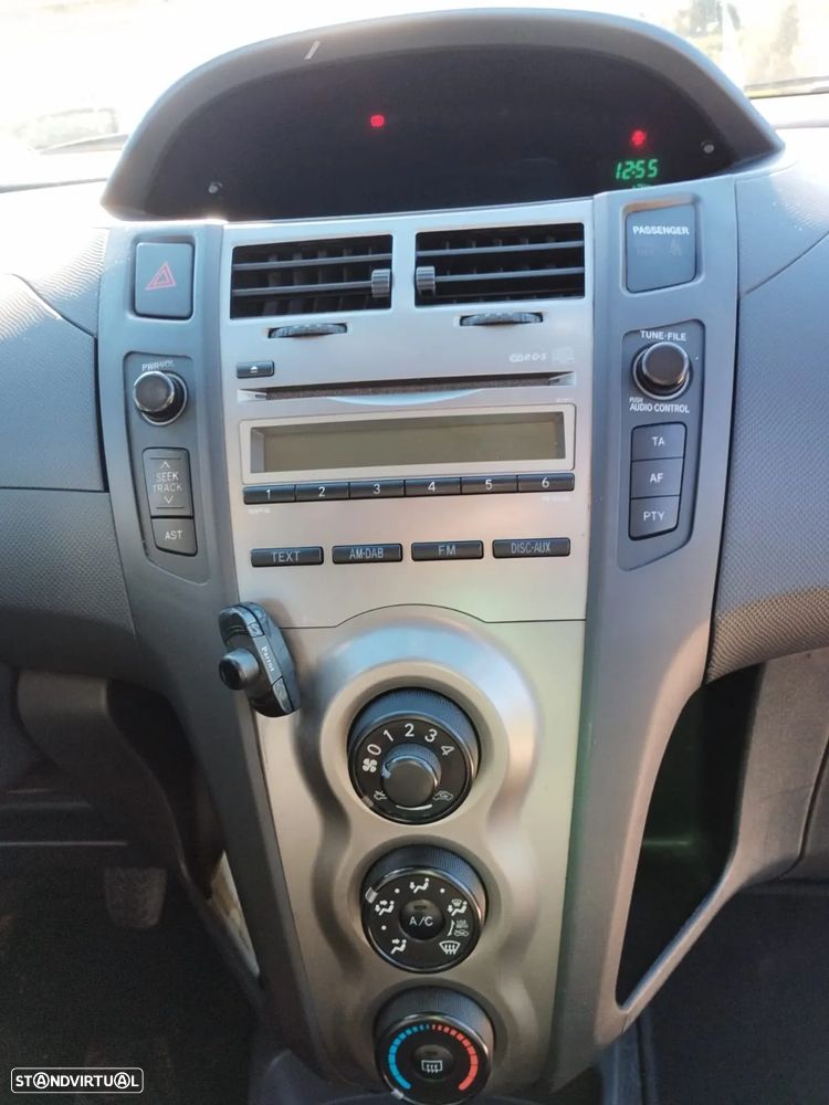 Toyota Yaris - 12