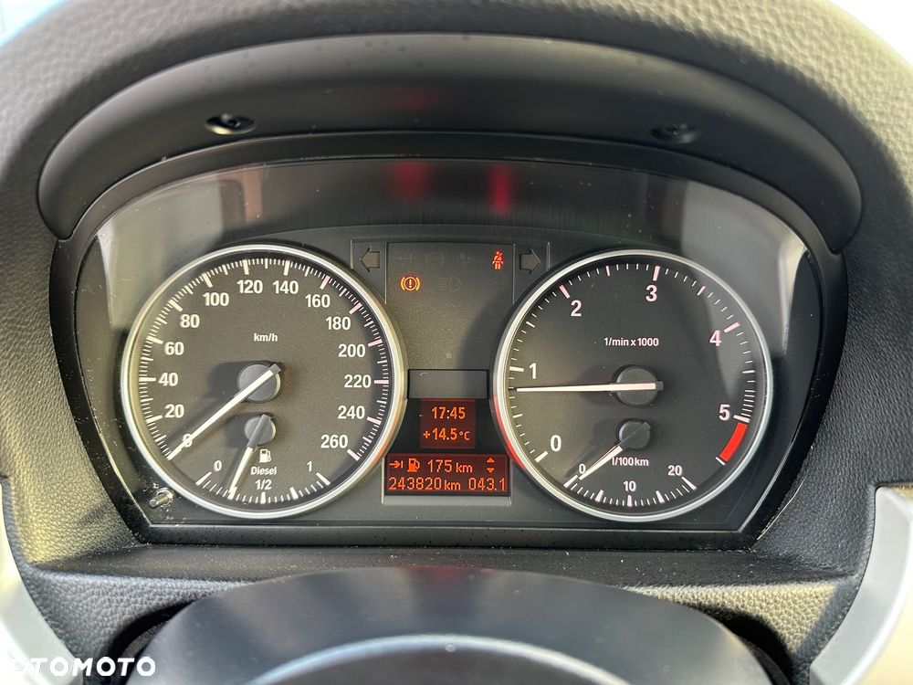 BMW Seria 3 318d DPF Edition Sport - 32
