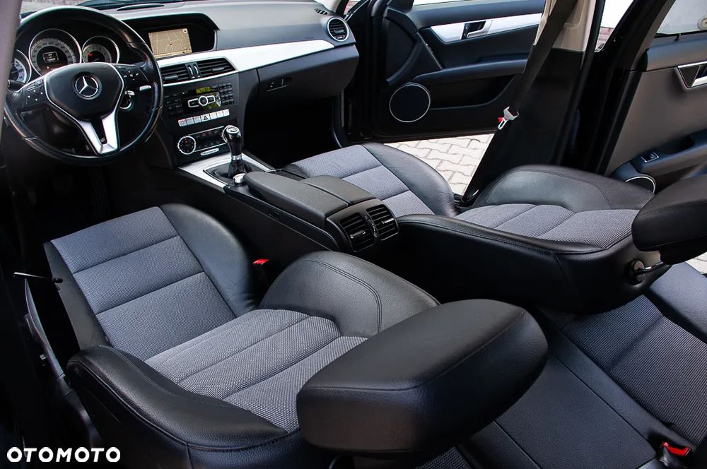 Mercedes-Benz Klasa C 180 T BlueEFFICIENCY Avantgarde - 25