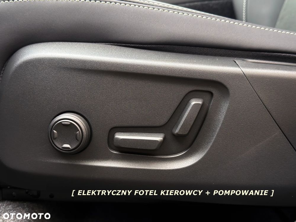 Volvo XC 40 B3 B DKG Ultra Black Edition - 24