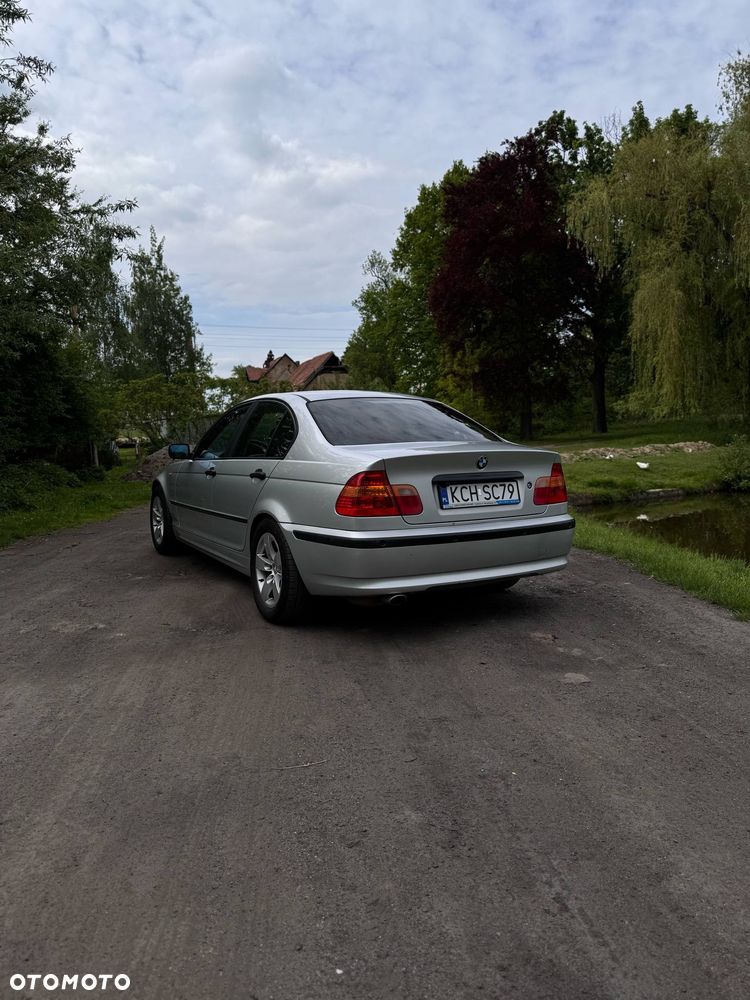 BMW Seria 3 318i - 5