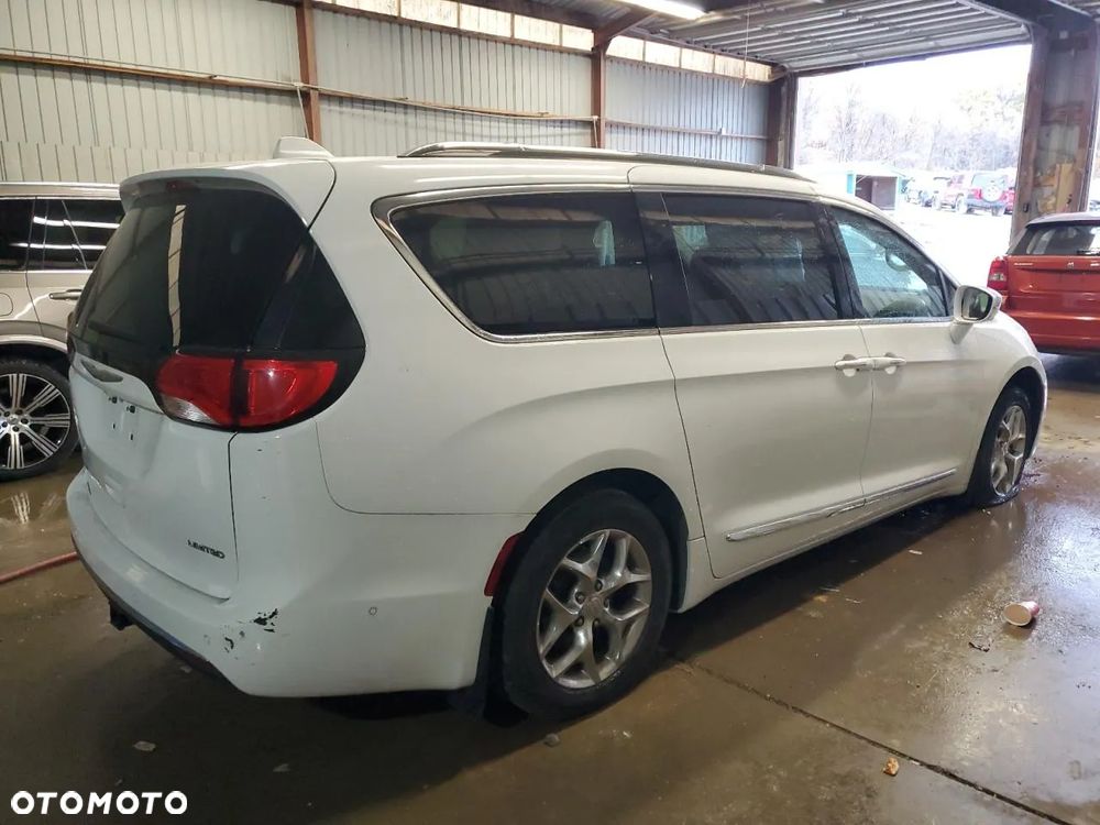 Chrysler Pacifica - 4