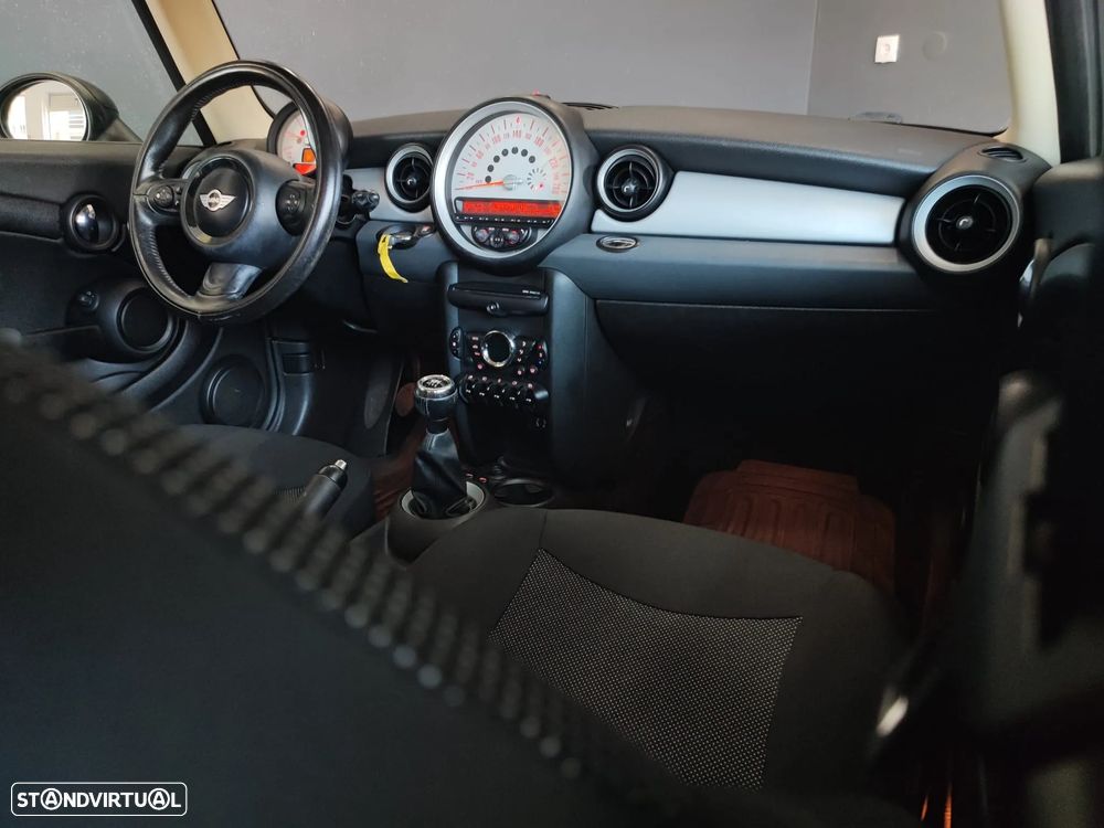 MINI 3 Portas One D - 22