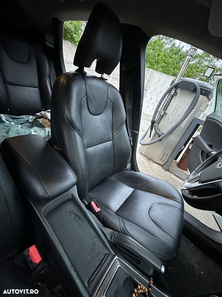 Volvo V40 D4 Aut Momentum - 17