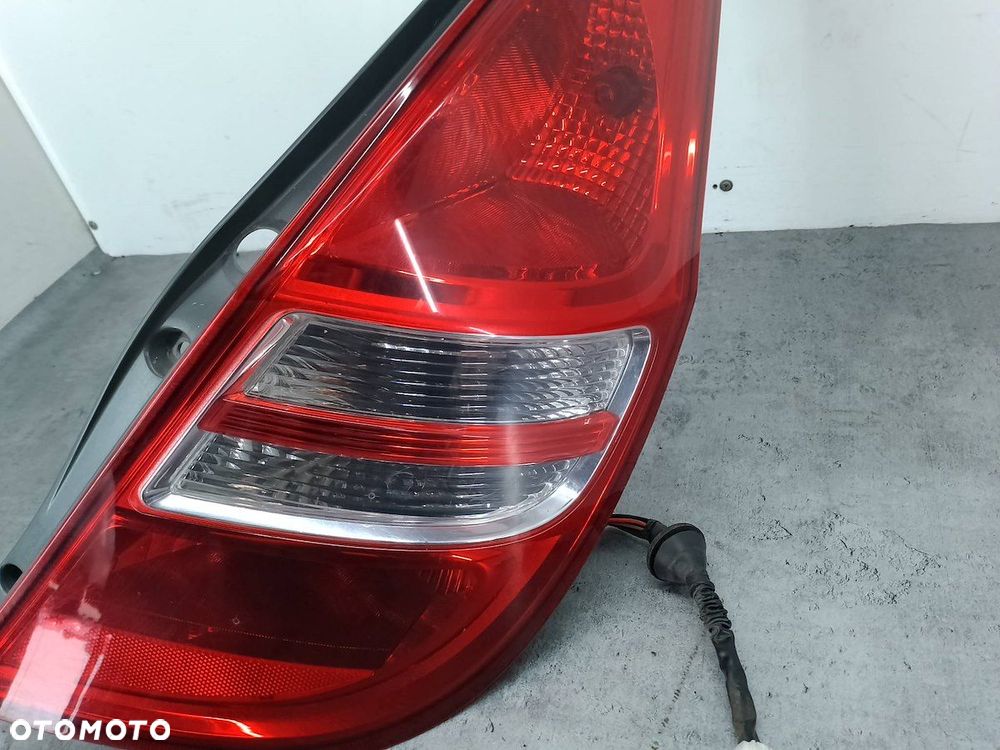 LAMPA TYLNA PRAWA HYUNDAI I30 I 92402-2R0 HATCHBACK - 3