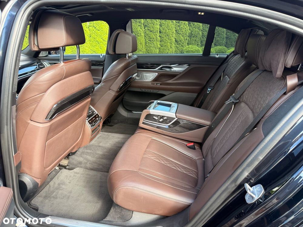 BMW Seria 7 750Li - 26