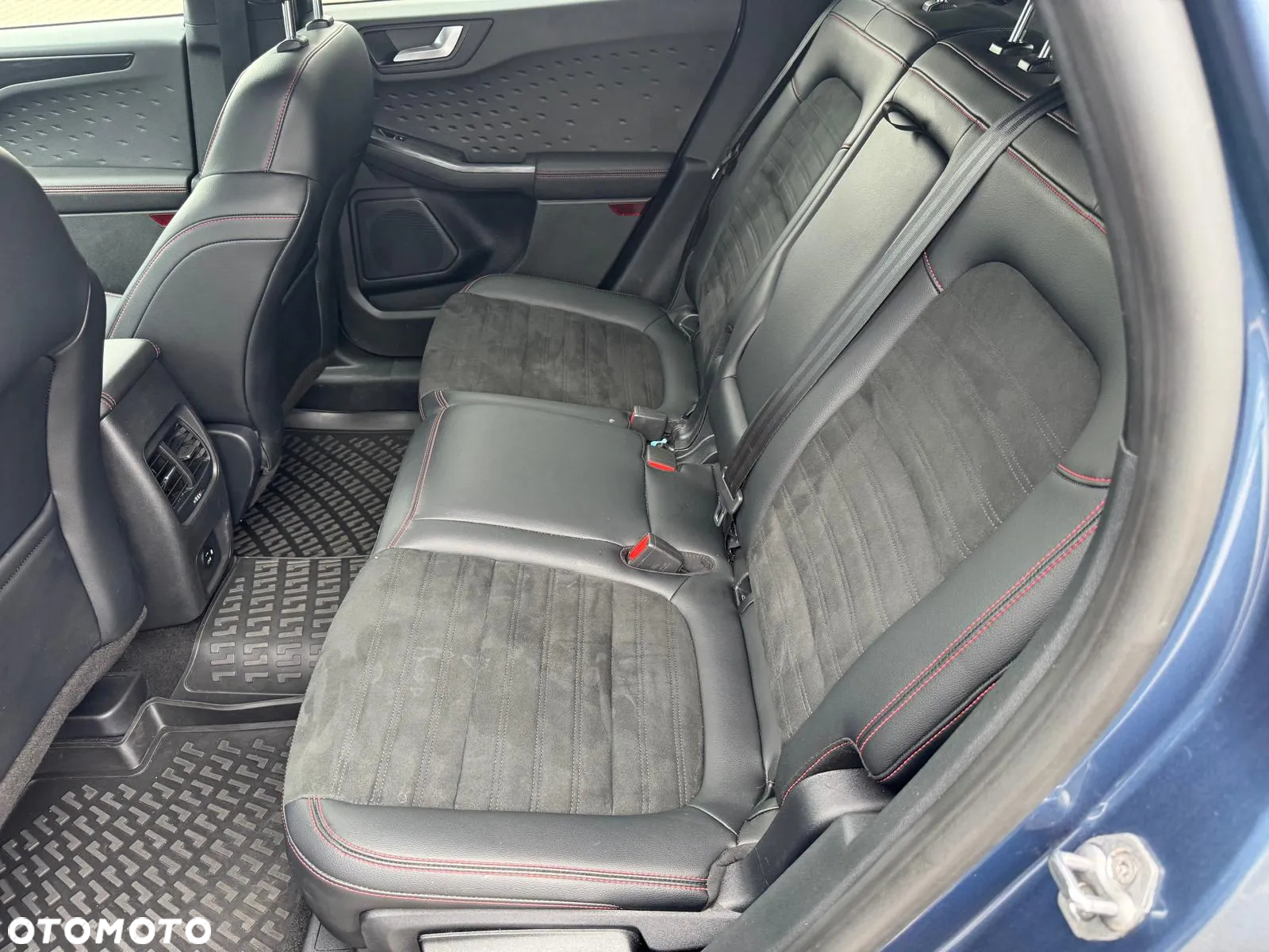 Ford Kuga 2.0 EcoBlue Hybrid ST-LINE - 18