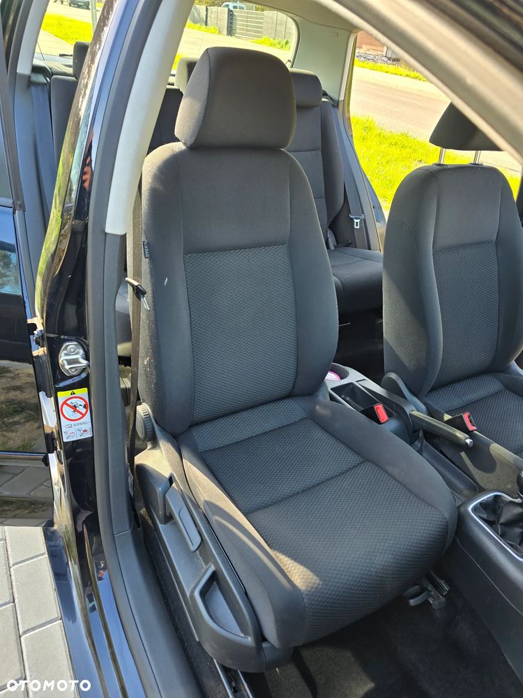 Volkswagen Golf Plus 1.6 TDI DPF Highline - 23