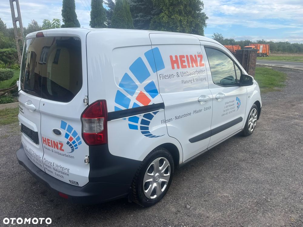 Ford Transit Courier - 10