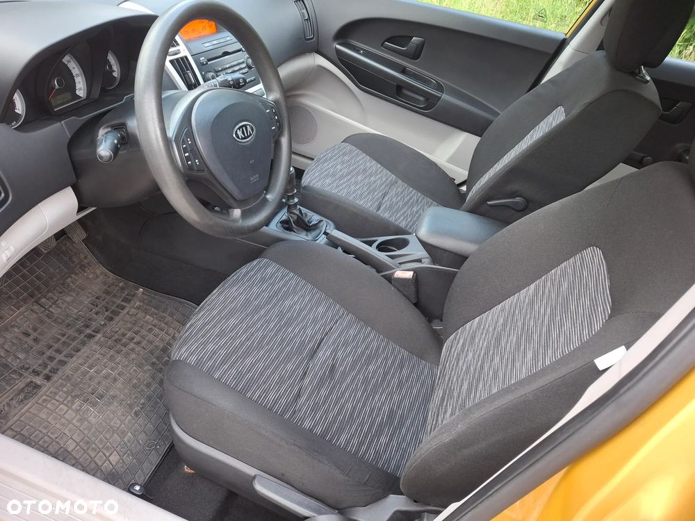 Kia Ceed - 13