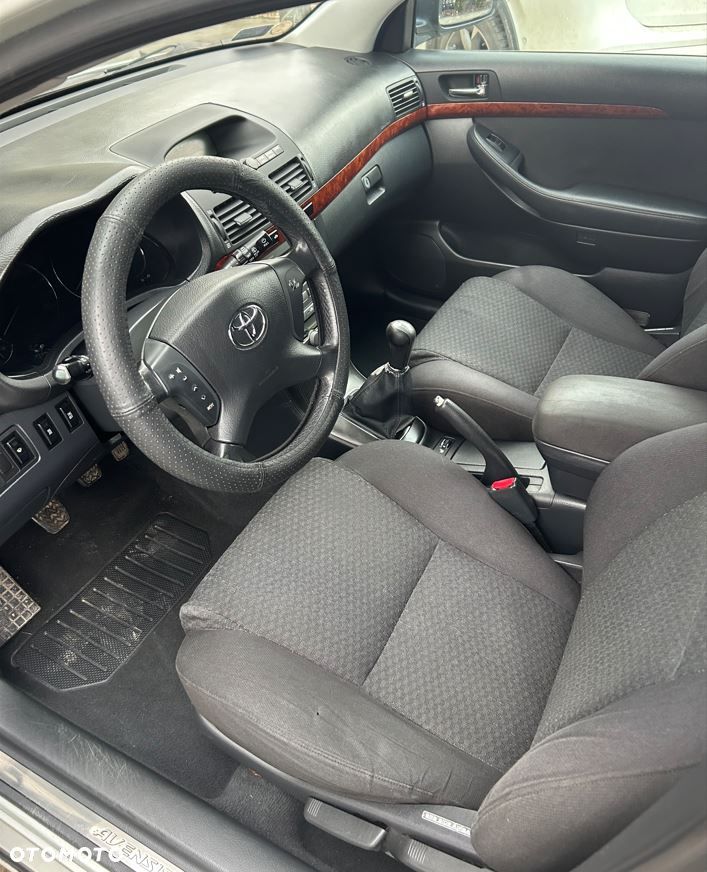 Toyota Avensis - 10