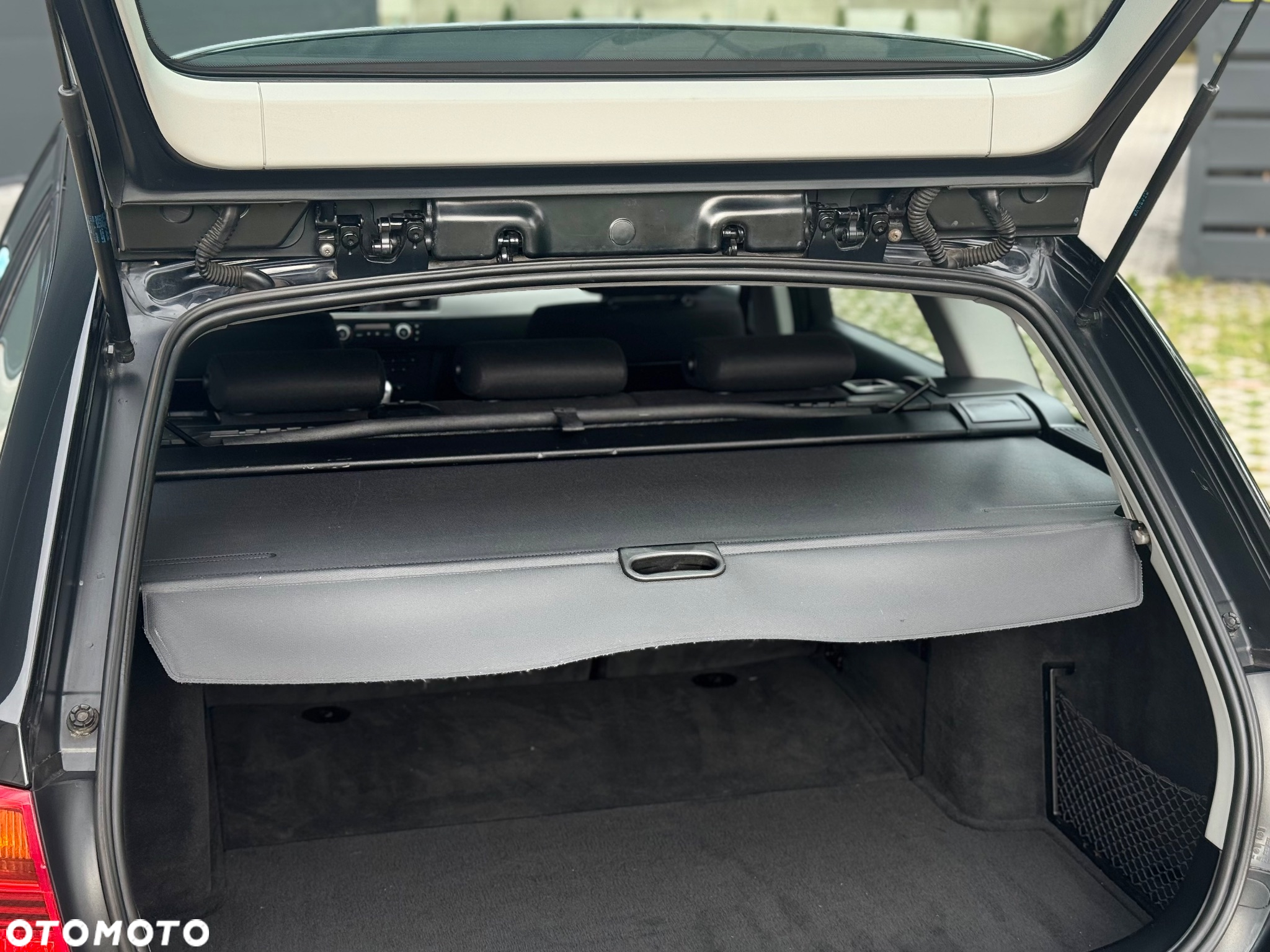 BMW Seria 3 318i Touring - 28