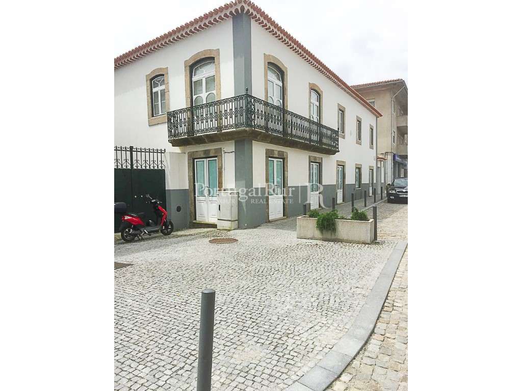 Casa Senhorial do Século XIX no Centro de Carregal do Sal - Grande imagem: 2/9