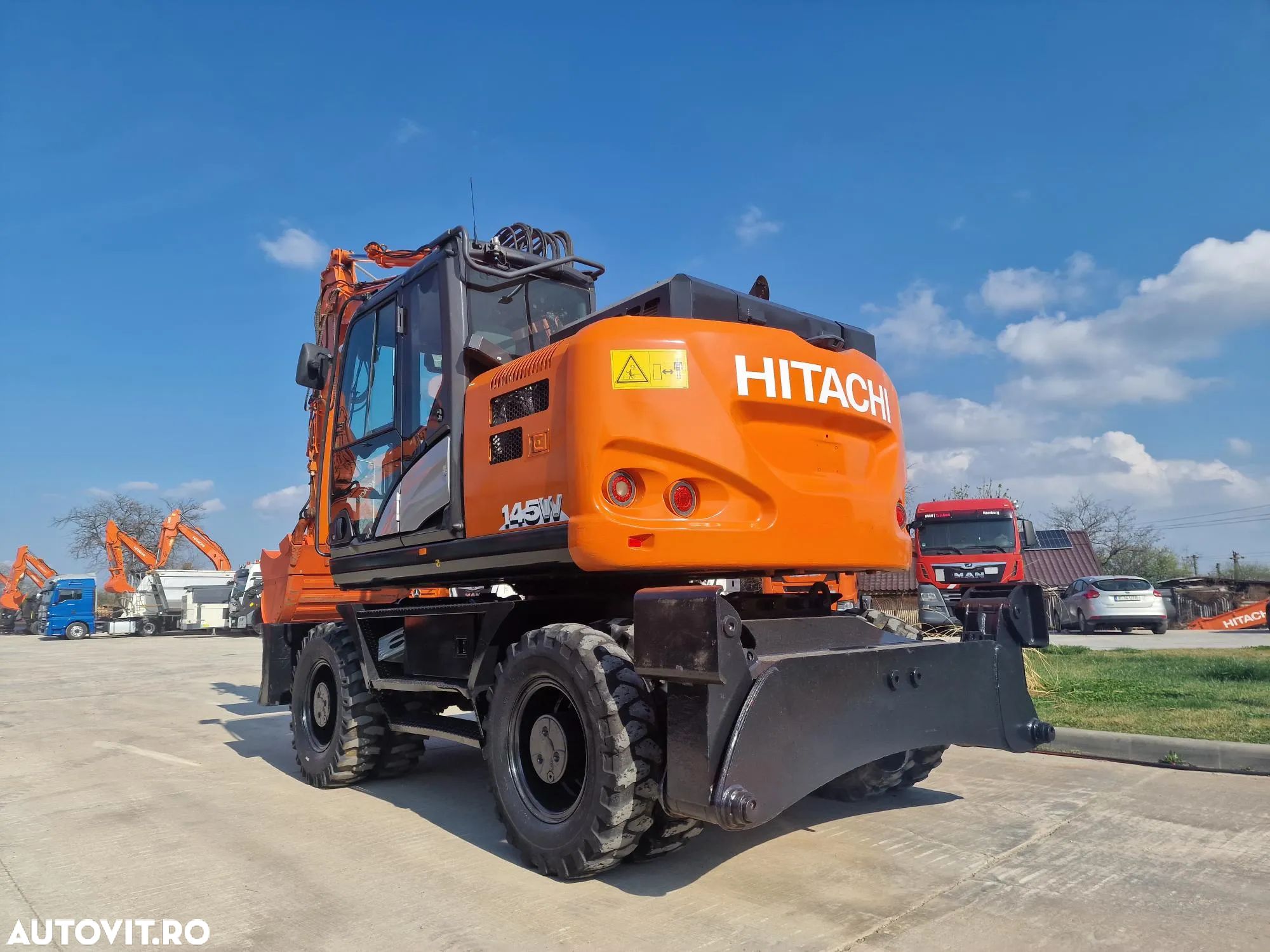 Hitachi EXCAVATOR PE ROTI, 3 brate excavare, LAMA+CALE, cupa NOUA 1,2m latime, Masa operationala 17,2t, Inst picon, A doua inst hidr, 2018, 2.993h, hidraulica HITACHI, anv noi, posibilitate leaisng 3 ani, PROMOTIE 99.900 EUR+Tva - 1