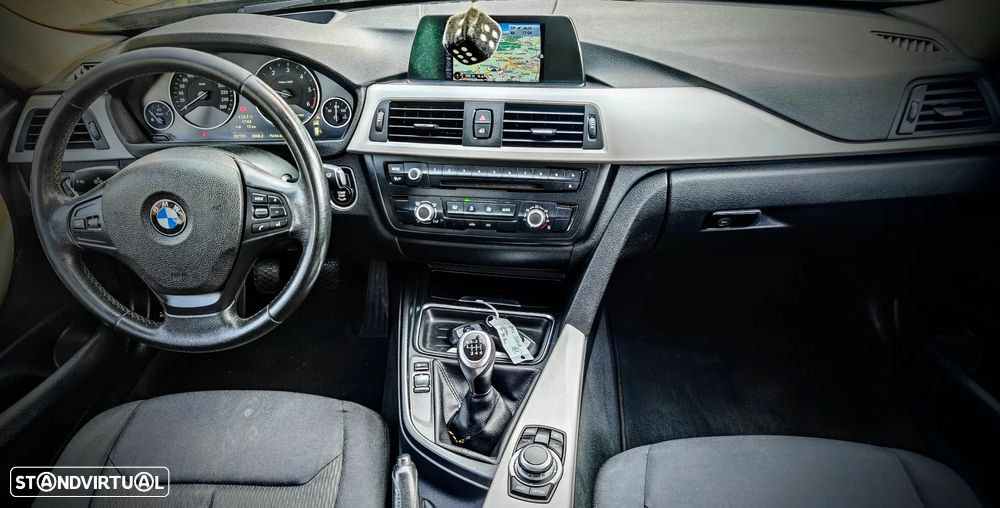 BMW 320 d Pack M - 16