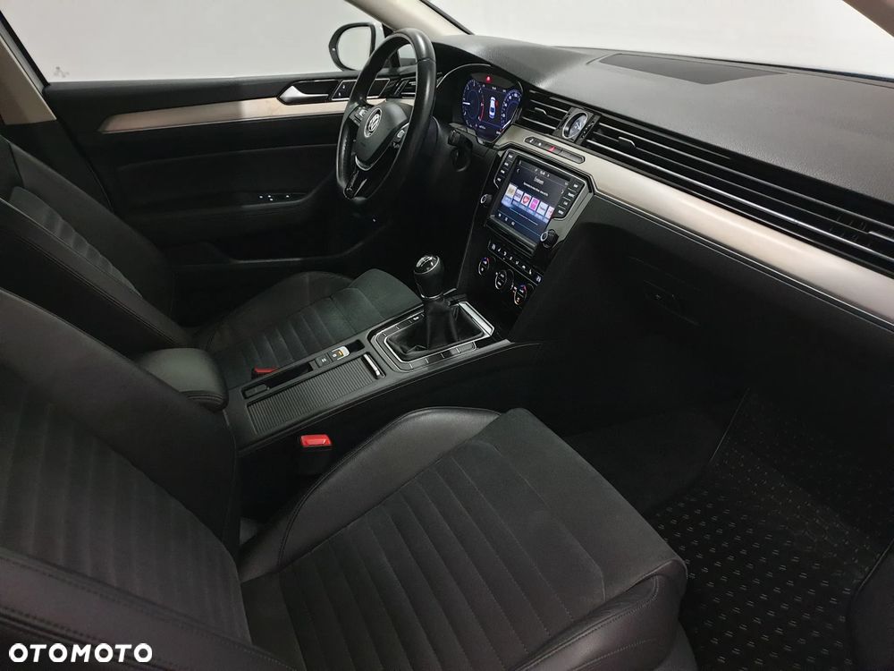 Volkswagen Passat 2.0 TDI BMT Highline - 38