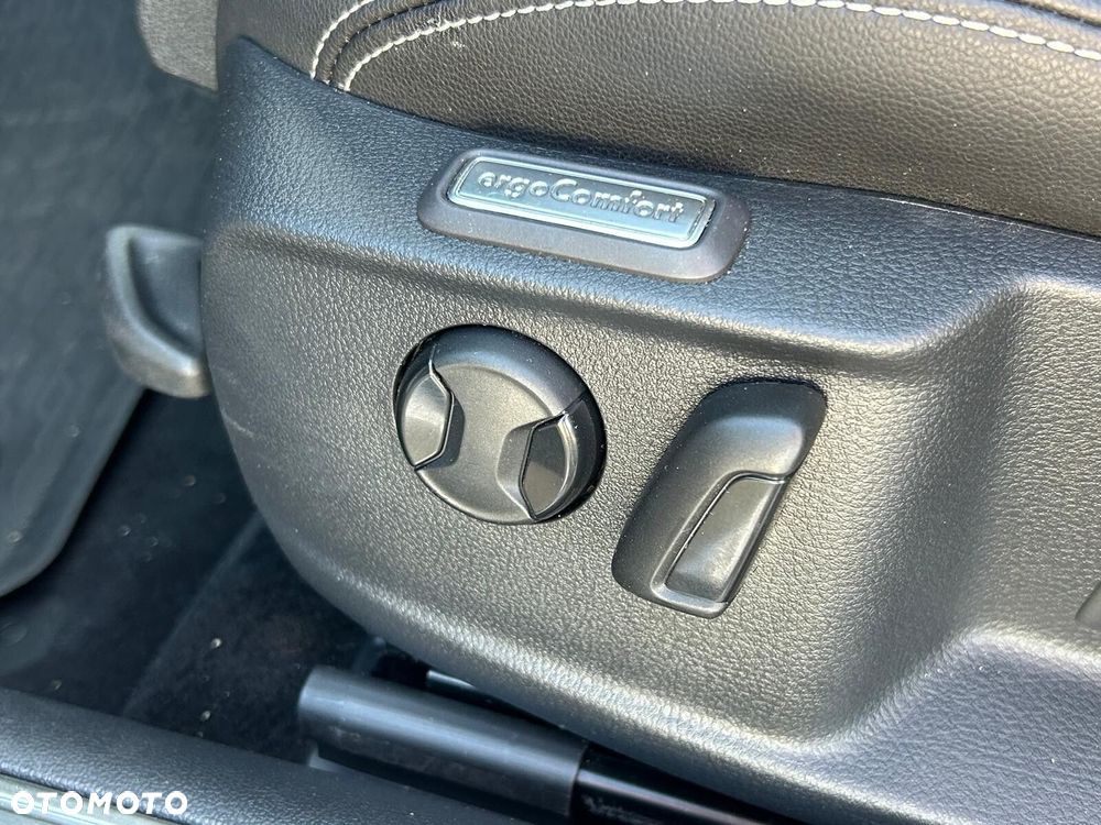 Volkswagen Passat Variant 2.0 TDI EVO Elegance DSG - 35