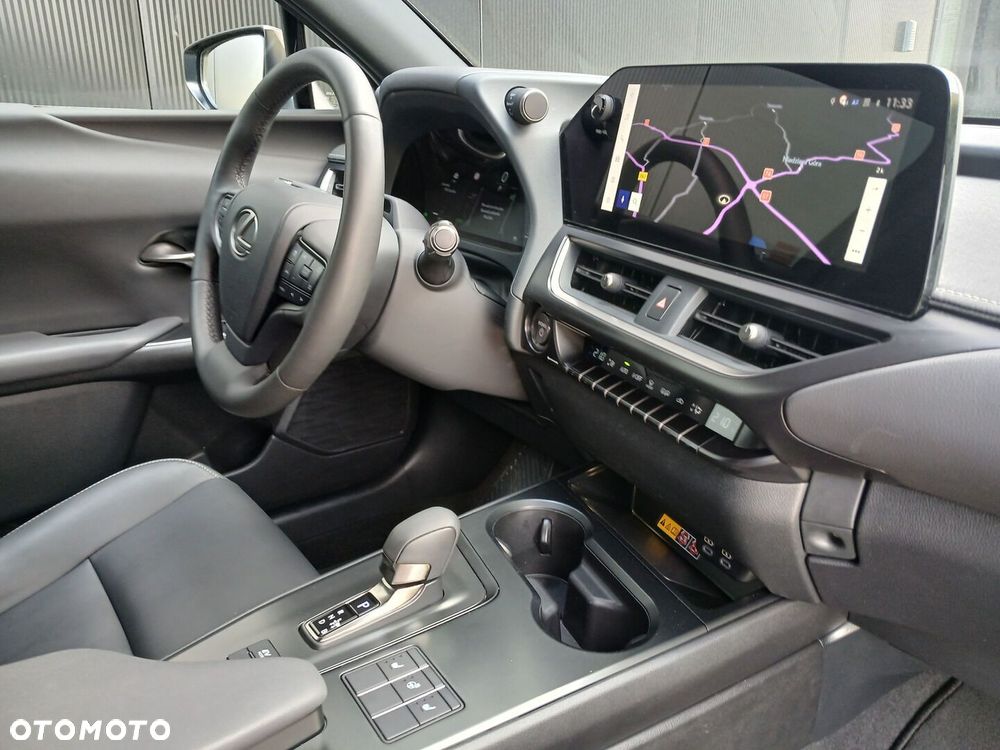 Lexus UX 300h F Sport Design - 28