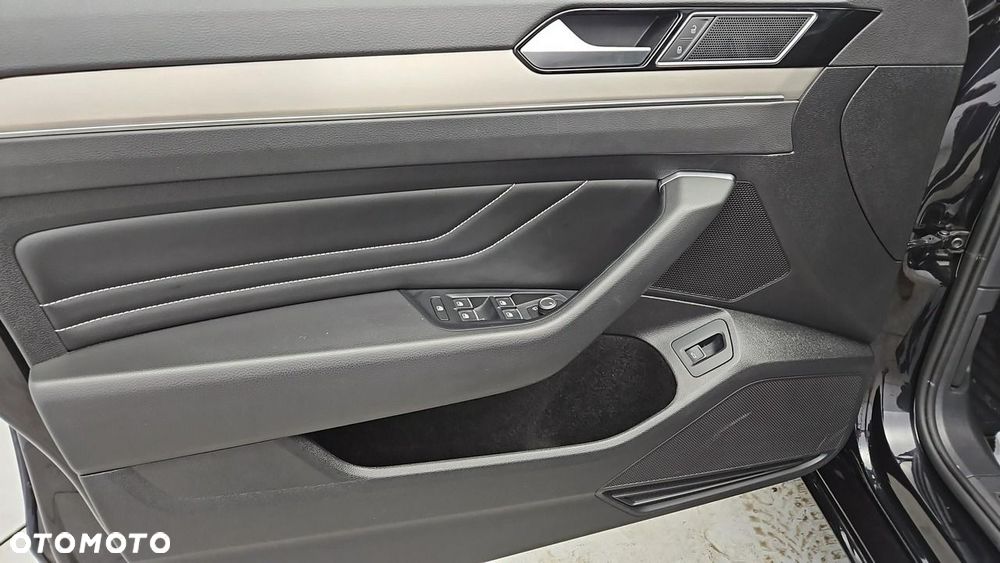 Volkswagen Passat Variant 2.0 TDI EVO Elegance DSG - 10